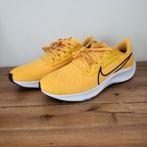 Brand New Women's Nike Air Zoom Pegasus University Gold and White Sz 9.5